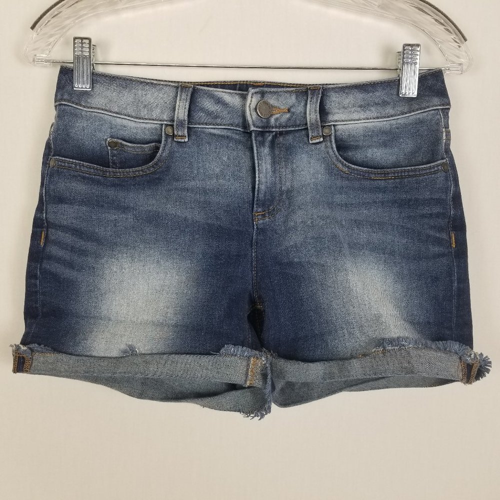Two by Vince Camuto denim short size 26 2